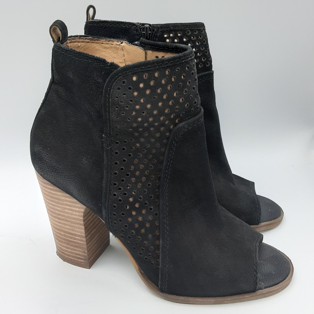 Lucky Brand Lakmeh Black Suede Leather Perforated Open Toe Bootie Size 1…